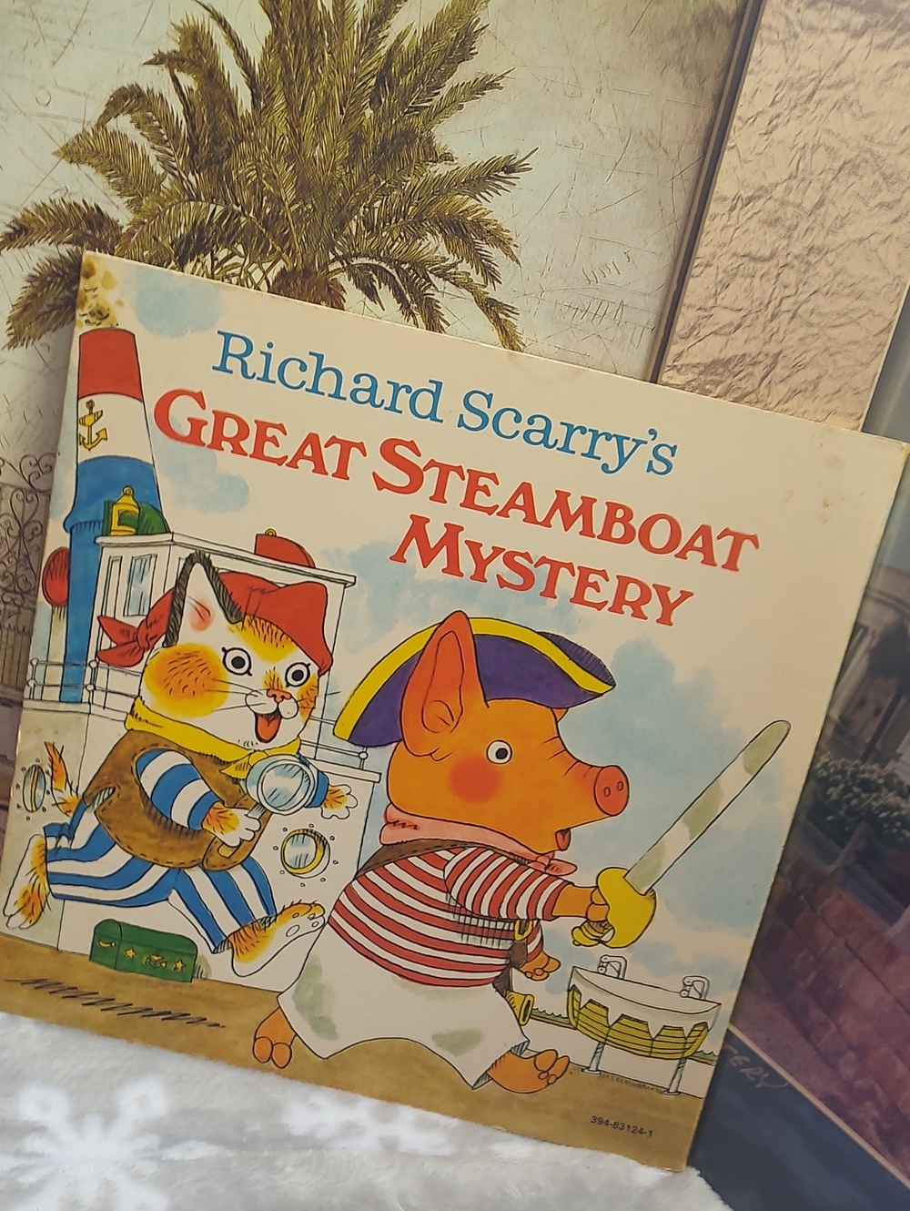 Richard Scarry's Great Steamboat Mystery 📚 - Picture 2 of 11